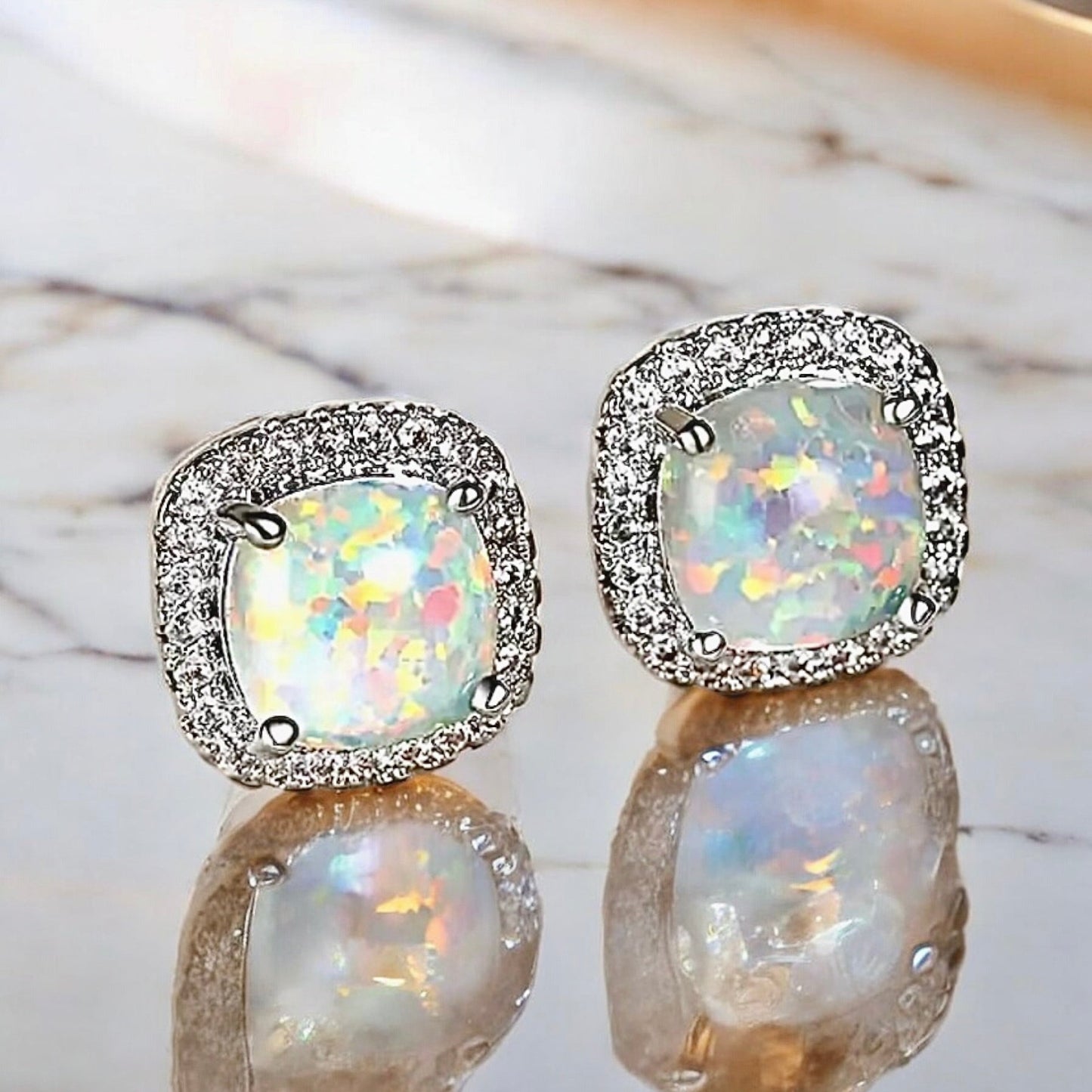 Silberne funkelnde Ohrringe mit umrahmtem Opal - CrystalScents