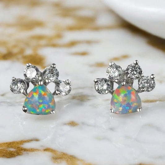 Silberne funkelnde Ohrstecker mit Opal „Pfote“ - CrystalScents
