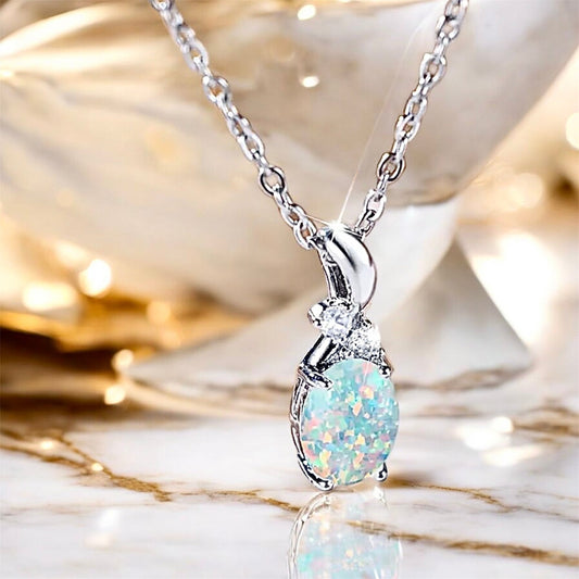 Silberne Halskette mit ovalem Opalanhänger - CrystalScents