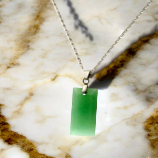 Silberne Kette mit geschliffenem Aventurin - Anhänger - CrystalScents