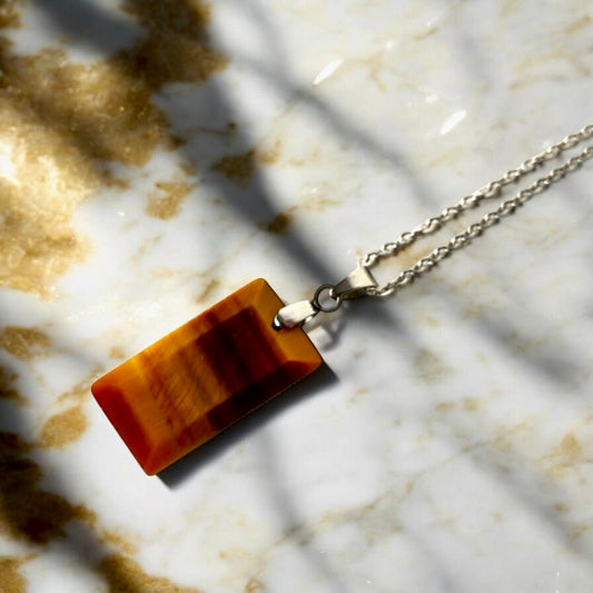 Silberne Kette mit geschliffenem Tigeraugen - Anhänger - CrystalScents