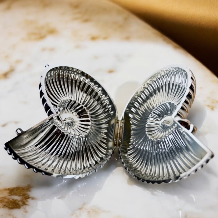 Silberne Nautilus Clutch - CrystalScents