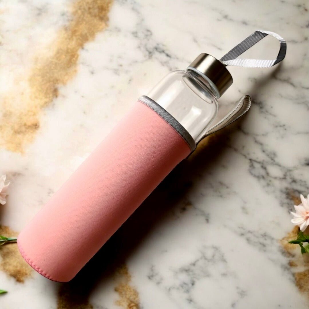 Silberne Trinkflasche mit Rosenquarz - Trommelsteinen - CrystalScents