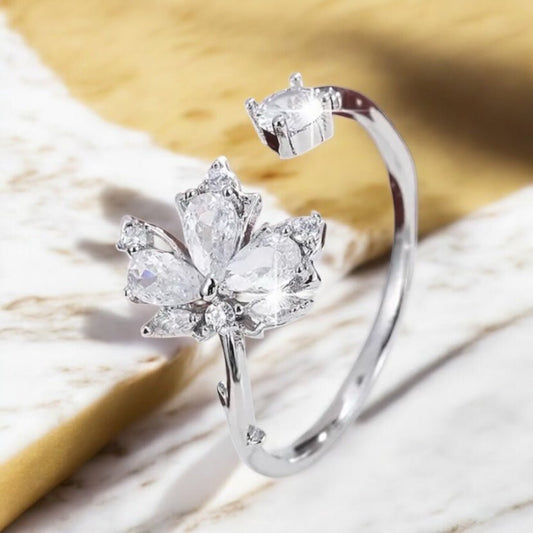 Silberner offener Ring mit Ahornblatt; Weiß - CrystalScents