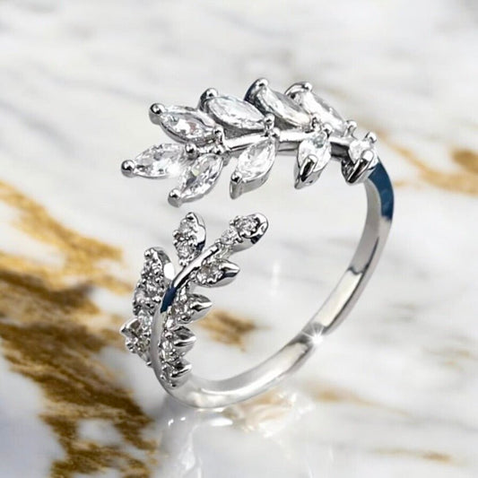 Silberner offener Ring mit Blättern; Weiß - CrystalScents