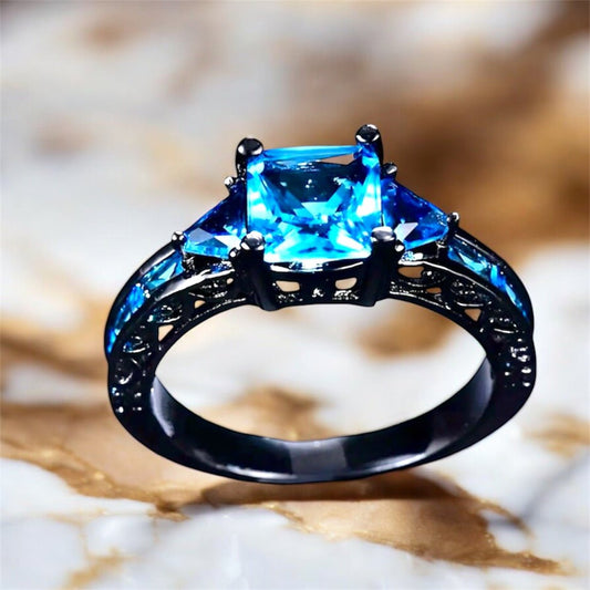 Silberner Ring mit funkelnden quadratischen Zirkonia; Blau - CrystalScents