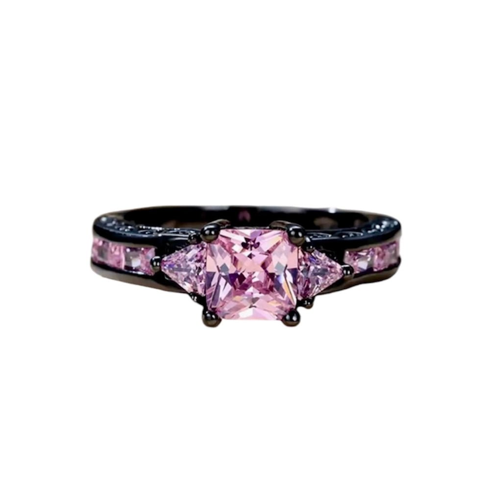 Silberner Ring mit funkelnden quadratischen Zirkonia; Rosa - CrystalScents
