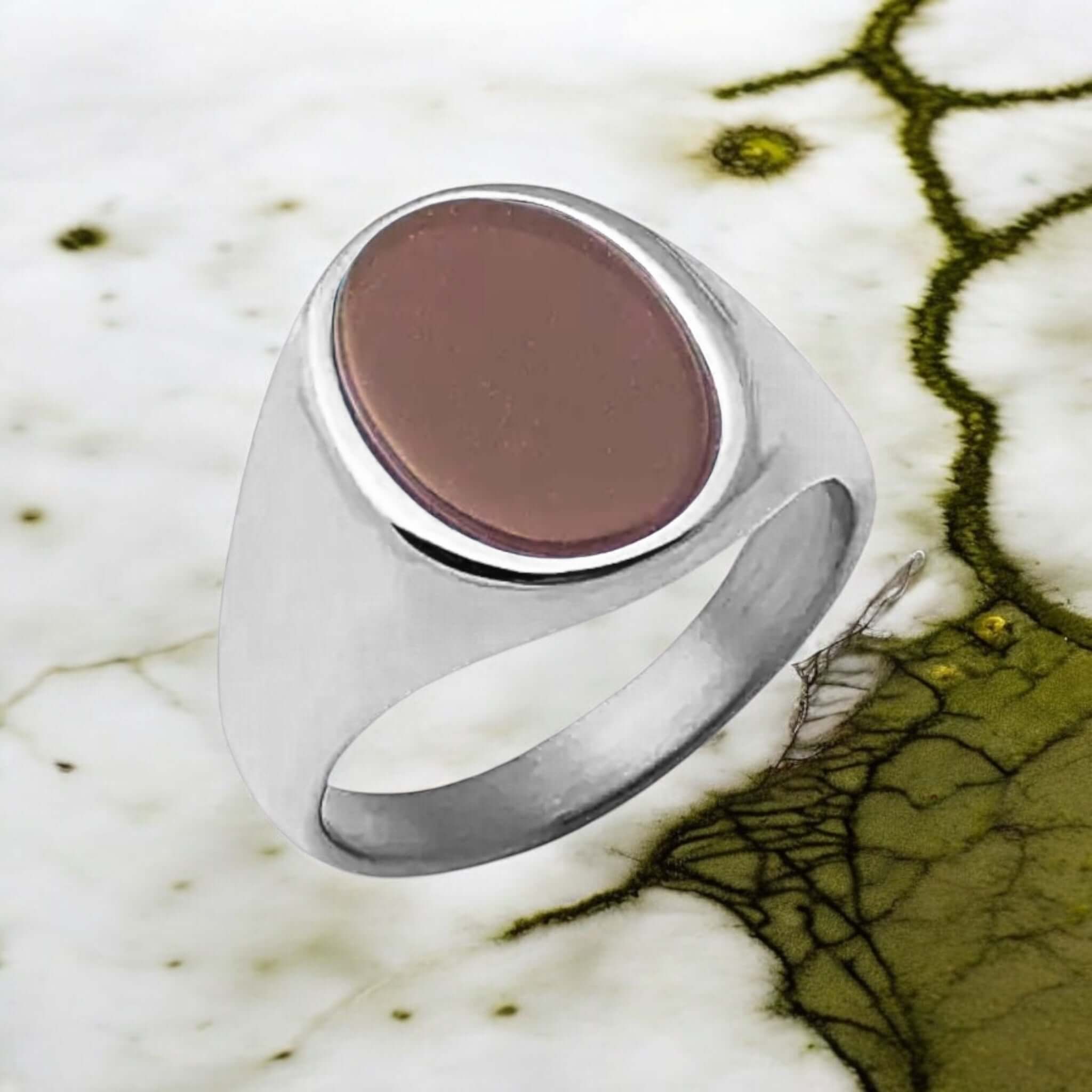 Silberner Ring mit ovalem roten Onyx – ausdrucksstarkes Schmuckstück