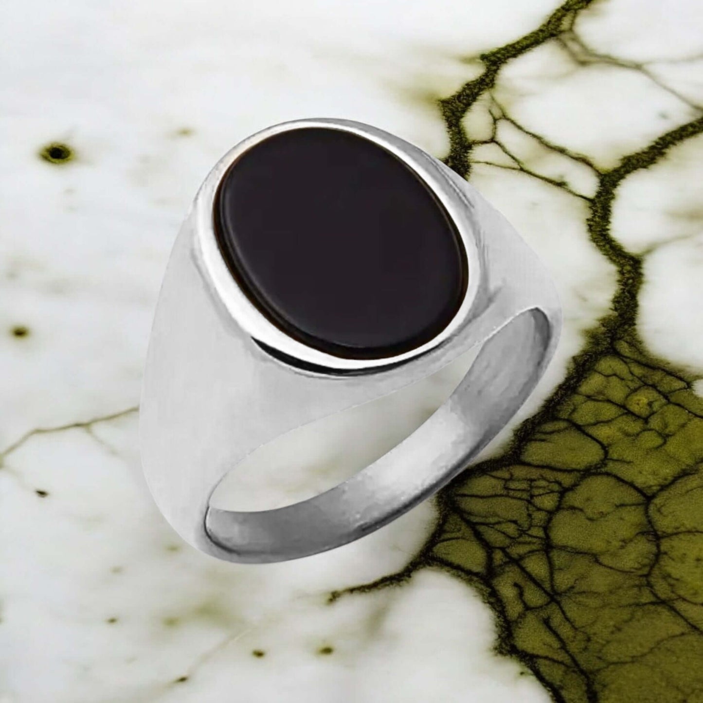 Silberner Ring mit ovalem schwarzen Onyx - Zeitlos & Elegant