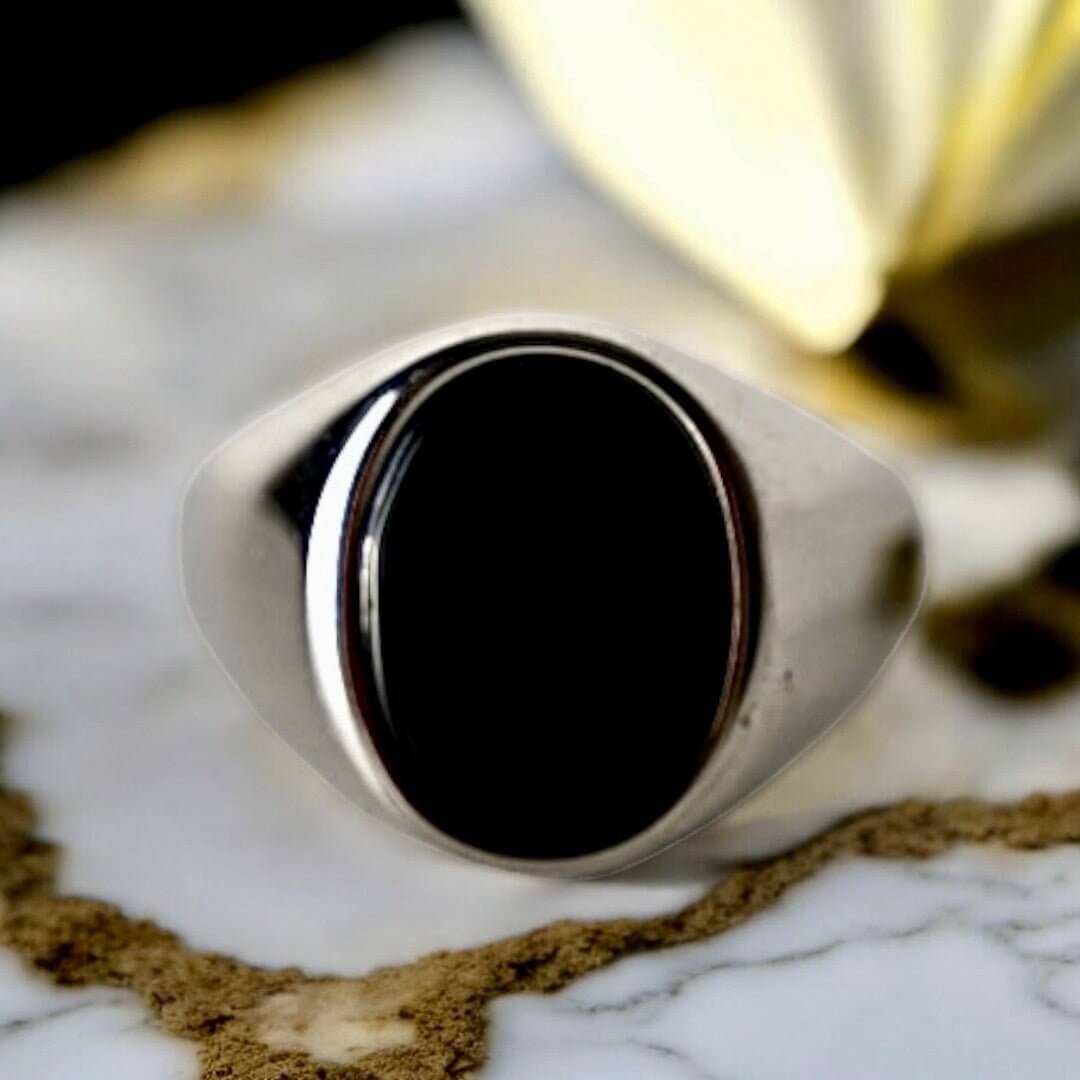 Silberner Ring mit ovalem schwarzen Onyx - Zeitlos & Elegant