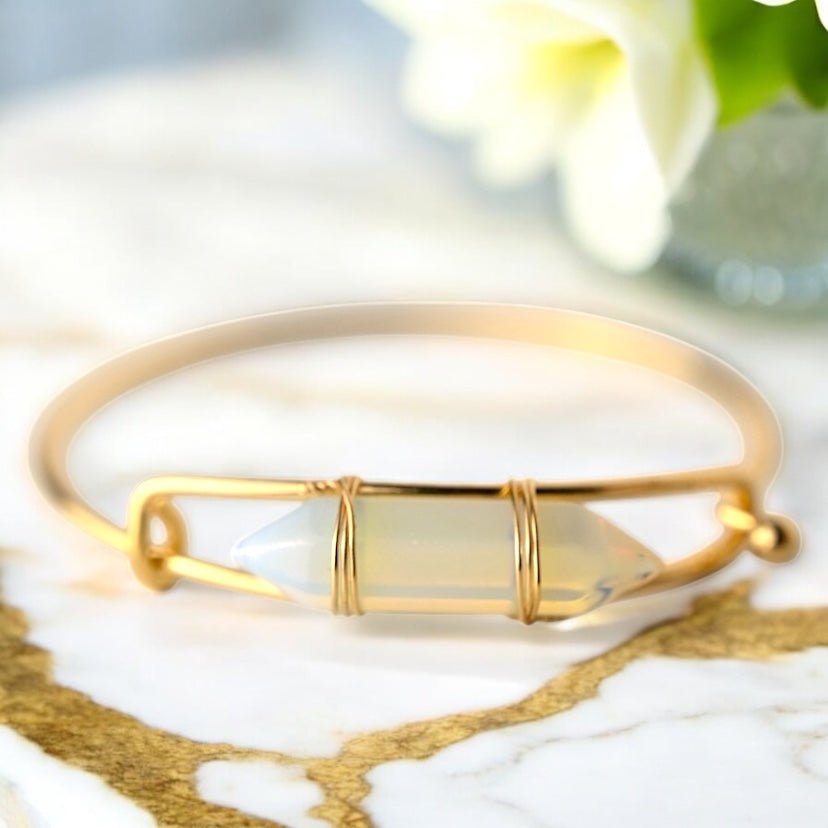 Verschließbarer goldener Armreif mit Opalit - Doppelender - CrystalScents