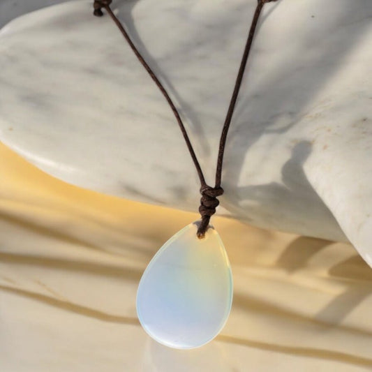 Verstellbare Halskette mit tropfenförmigem Opalit - CrystalScents