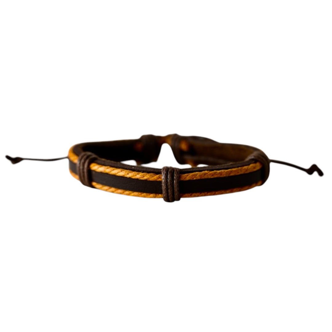 Verstellbares dunkelbraunes Lederarmband mit hellen Schnüren - CrystalScents