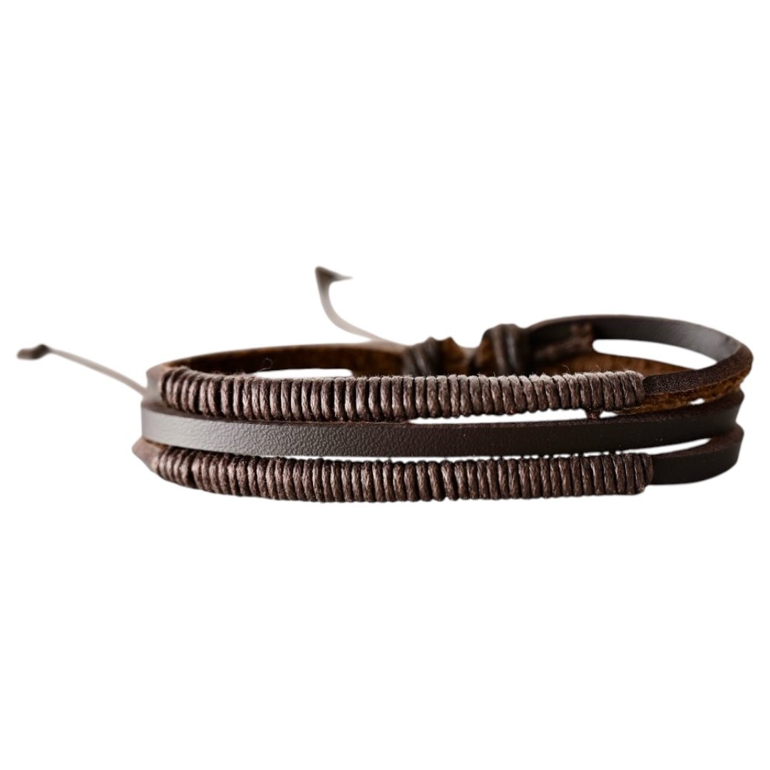 Verstellbares dunkelbraunes Lederarmband mit umwickelten Strängen - CrystalScents