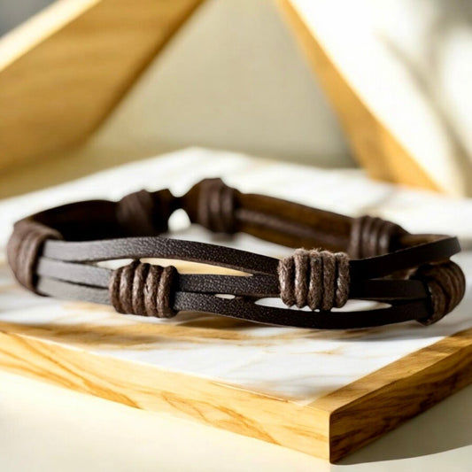Verstellbares dunkelbraunes Lederarmband mit verbundenen Strängen - CrystalScents
