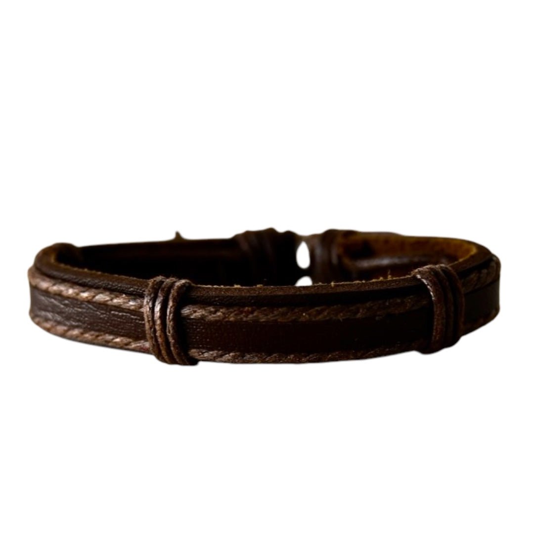 Verstellbares dunkelbraunes Lederarmband mit verbundenen Strängen und Schnüren - CrystalScents