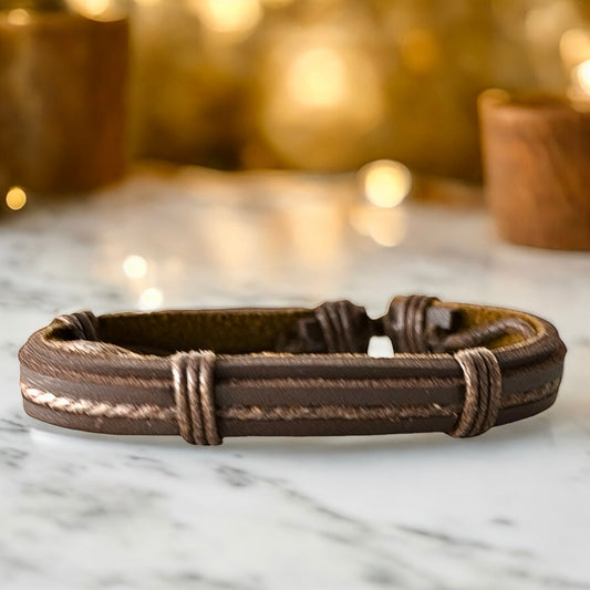 Verstellbares dunkelbraunes Lederarmband mit verbundenen Strängen und Schnüren - CrystalScents