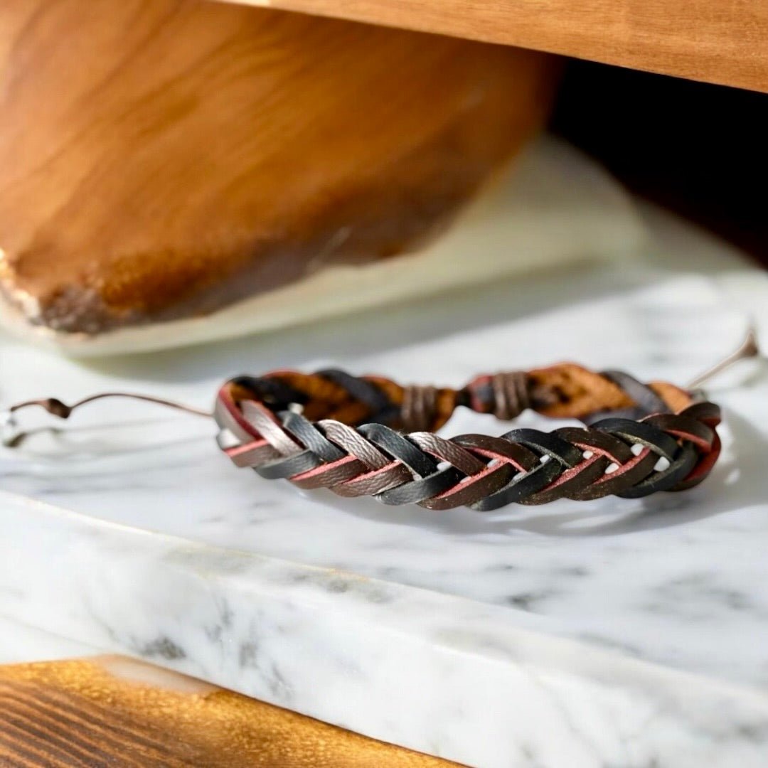 Verstellbares geflochtenes Lederarmband, dunkelbraun - CrystalScents