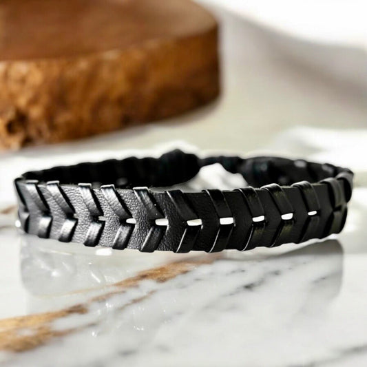 Verstellbares geschnürtes Lederarmband, schwarz - CrystalScents