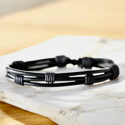 Verstellbares schwarzes Lederarmband mit verbundenen Strängen - CrystalScents
