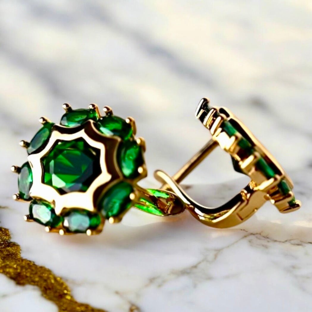 Wunderschöne goldene Kreolen mit grüne Zirkonia - CrystalScents