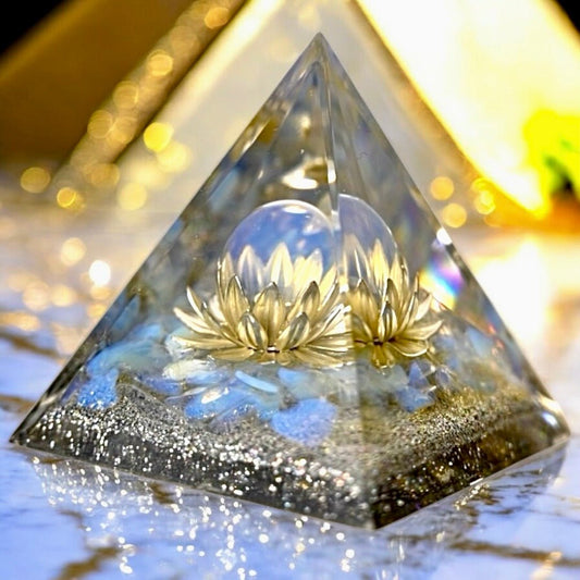 Wunderschöne Opalit Orgonit Pyramide - CrystalScents