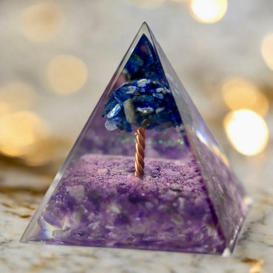 Wunderschöne Orgonit Pyramide mit Baum - CrystalScents