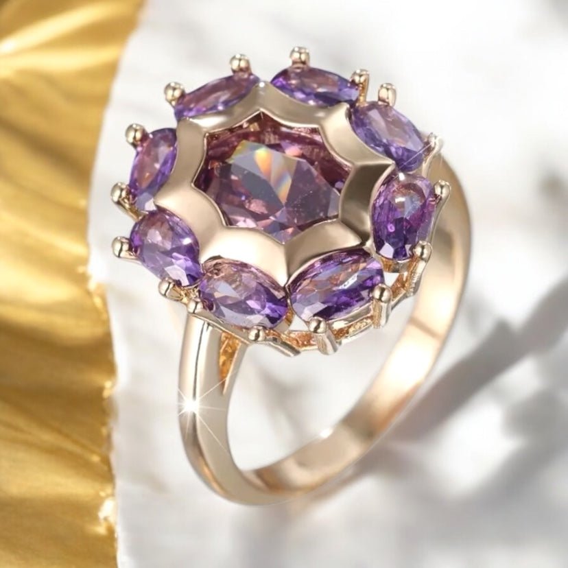 Wunderschöner goldener Ring mit lila Zirkonia - CrystalScents