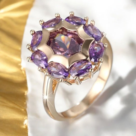 Wunderschöner goldener Ring mit lila Zirkonia - CrystalScents