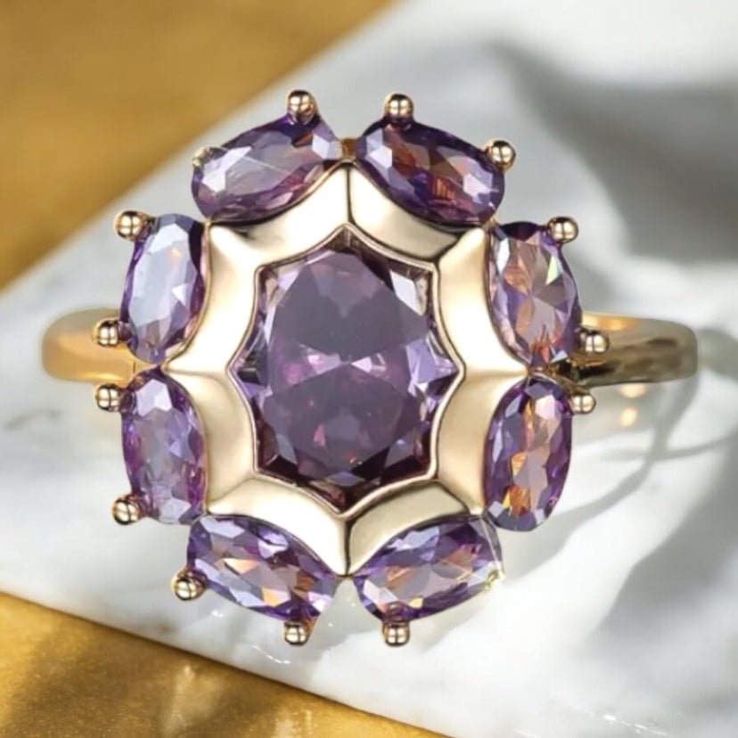 Wunderschöner goldener Ring mit lila Zirkonia - CrystalScents