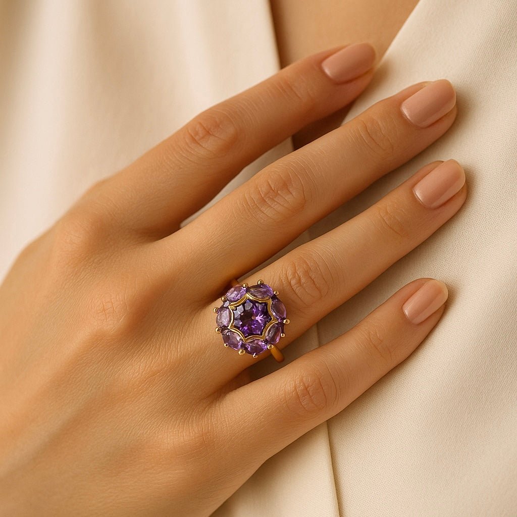 Wunderschöner goldener Ring mit lila Zirkonia - CrystalScents