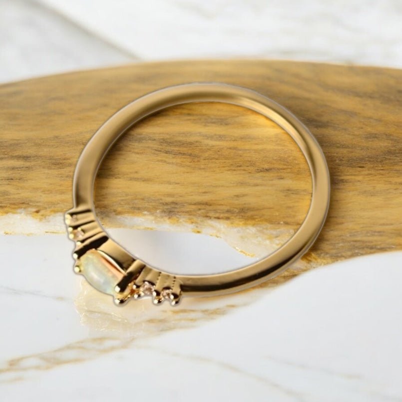 Zarter goldener Opalit Ring - CrystalScents
