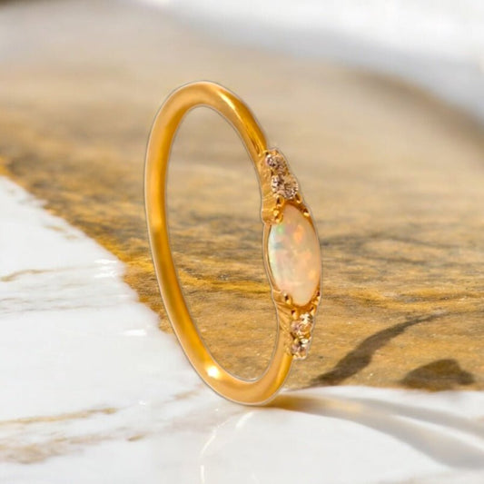 Zarter goldener Opalit Ring - CrystalScents
