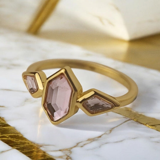 Zarter goldener Ring mit rosa Highlight - CrystalScents