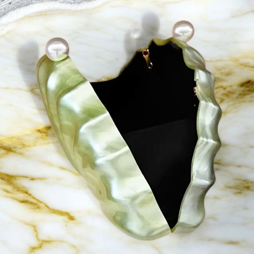Zauberhafte Perlmutt Clutch in Grün - CrystalScents
